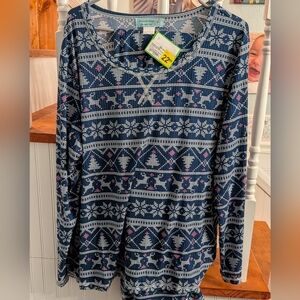 Very Soft Women's  Two Piece PJs  Pants And Long Sleeve Shirt Snowflakes